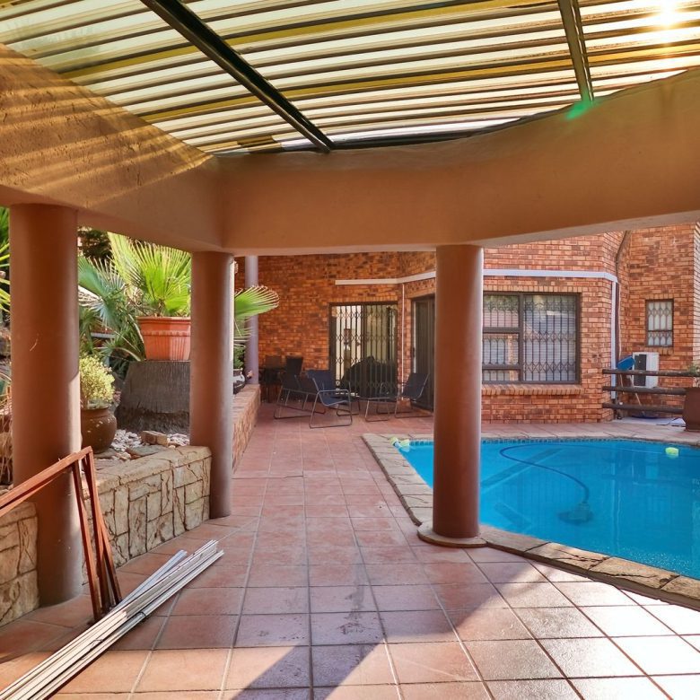 Bassonia – STYLISH 3 BEDROOM FACE-BRICK CLUSTER