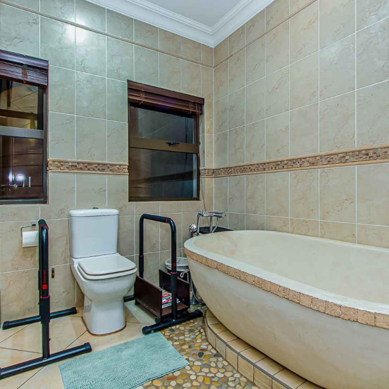 Luxury Auction in Bassonia Estate – A Rare Opportunity