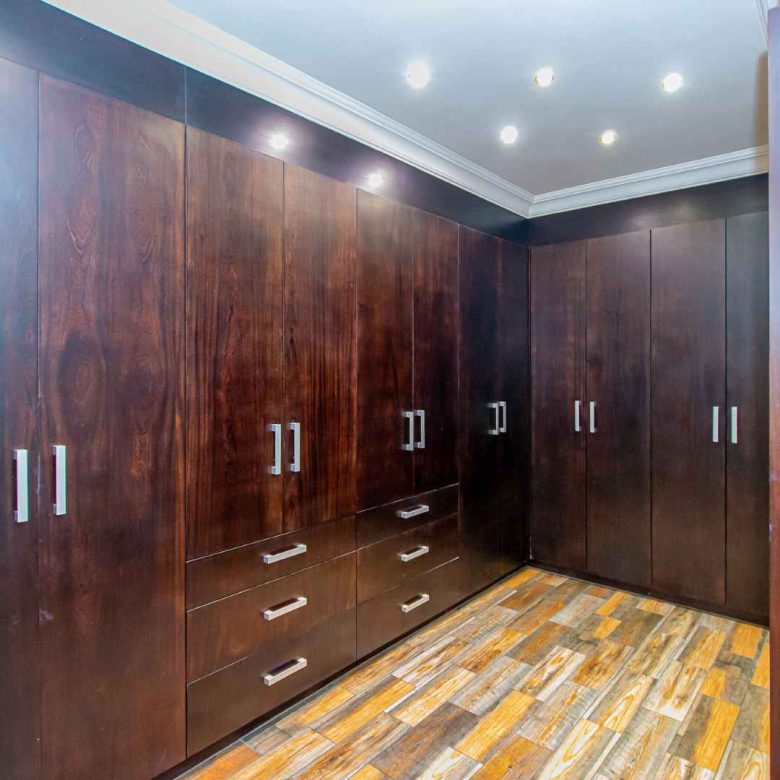 Luxury Auction in Bassonia Estate – A Rare Opportunity