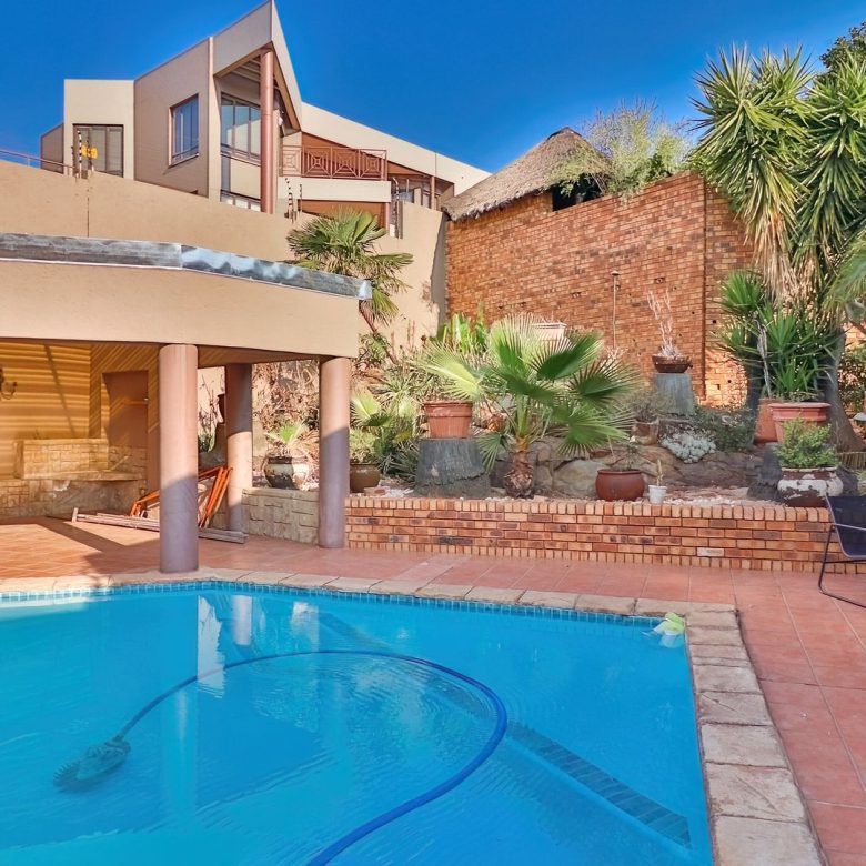 Bassonia – STYLISH 3 BEDROOM FACE-BRICK CLUSTER