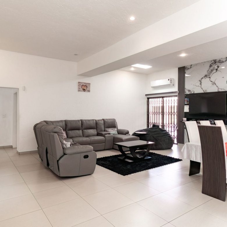 Bassonia – STYLISH 3 BEDROOM FACE-BRICK CLUSTER
