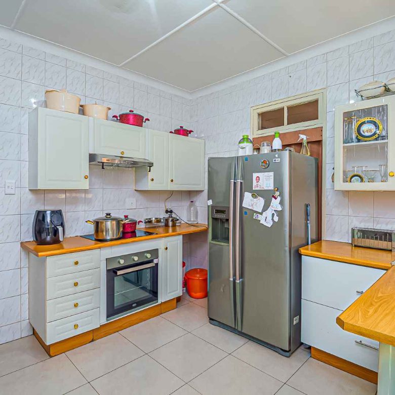 Mondeor – Versatile Family Home with 2 Flatlets