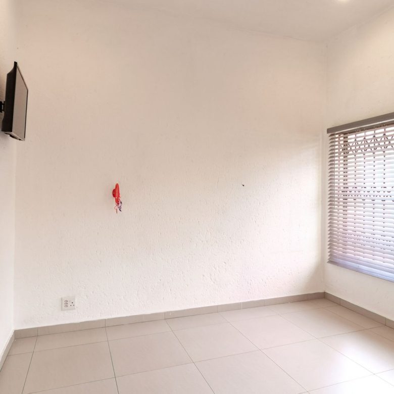Bassonia – STYLISH 3 BEDROOM FACE-BRICK CLUSTER