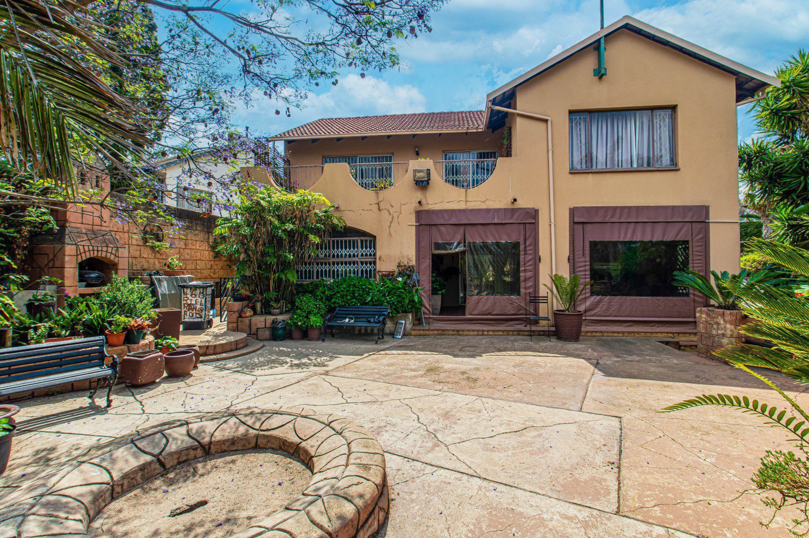 1 Towerby – 3 Stunning Houses on 1 Stand + Business Rights!