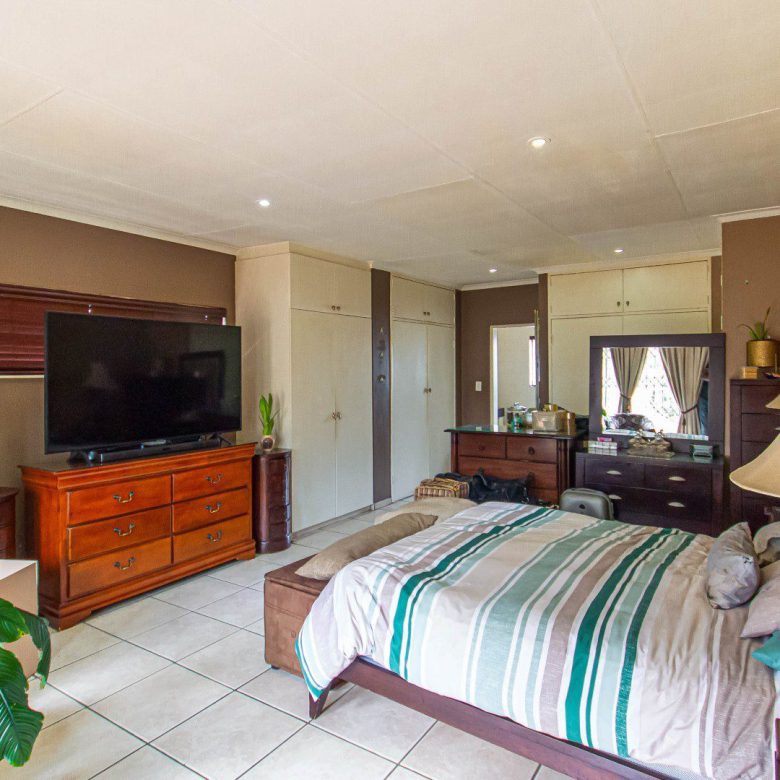 Towerby – 3 Stunning Houses on 1 Stand + Business Rights!