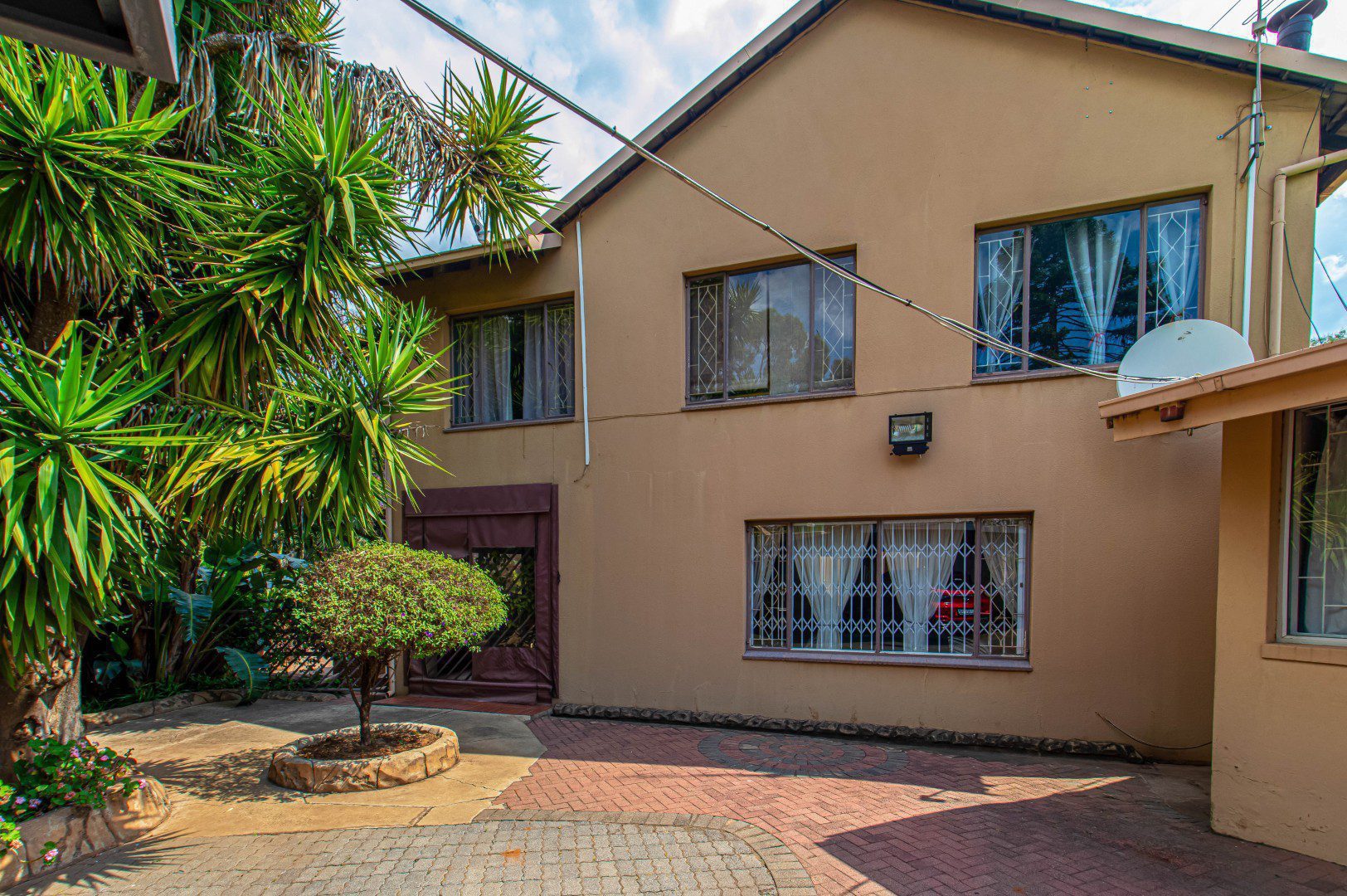 2 Towerby – 3 Stunning Houses on 1 Stand + Business Rights!