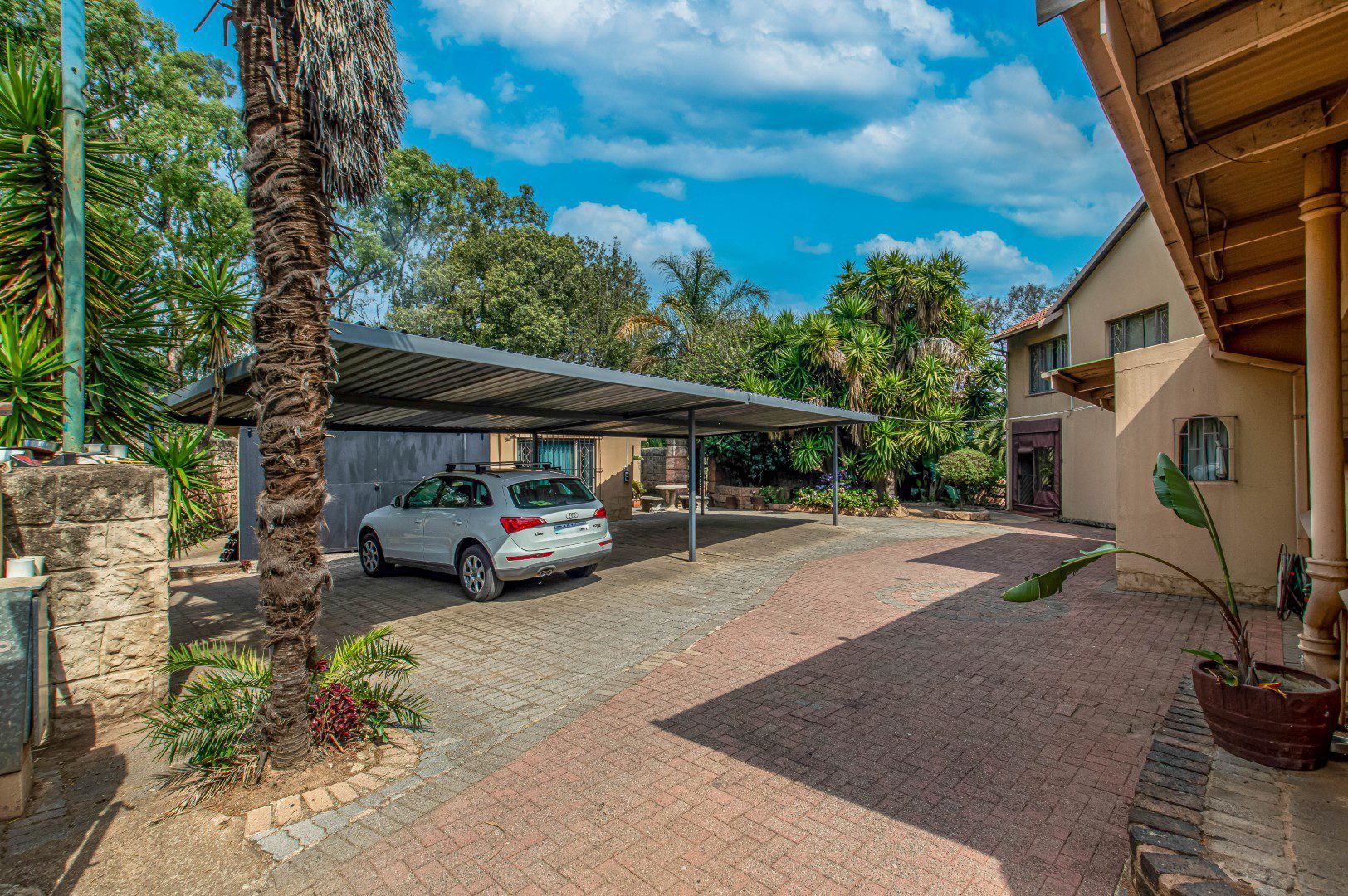 20 Towerby – 3 Stunning Houses on 1 Stand + Business Rights!