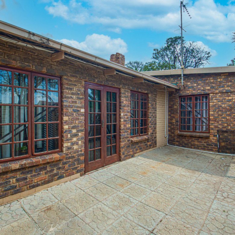 Towerby – 3 Stunning Houses on 1 Stand + Business Rights!
