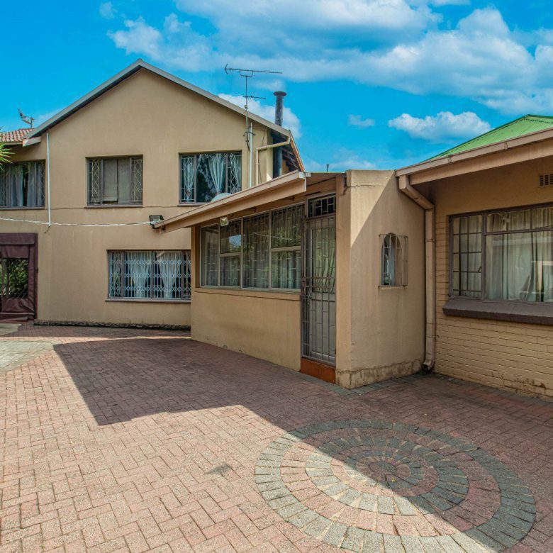 Towerby – 3 Stunning Houses on 1 Stand + Business Rights!