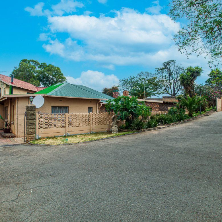 Towerby – 3 Stunning Houses on 1 Stand + Business Rights!
