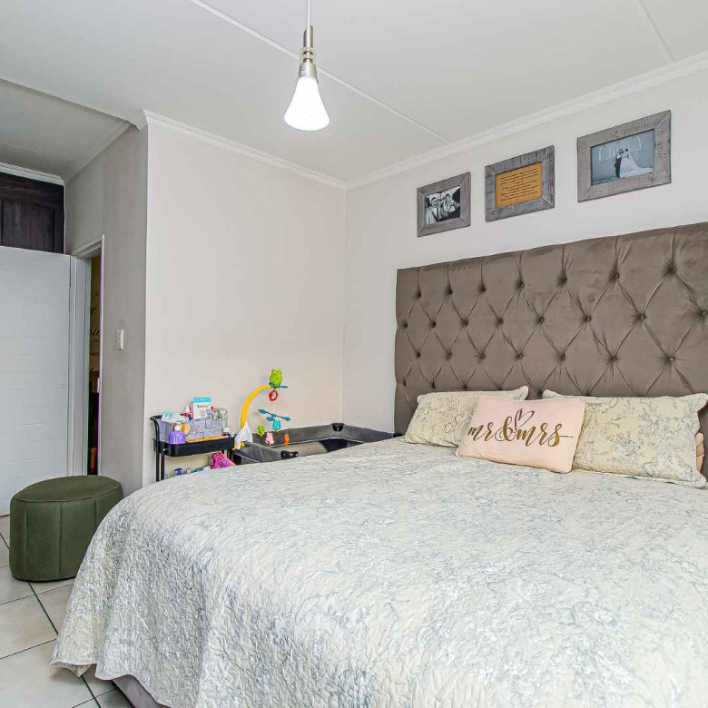 Oakdene – Impeccable 2 Bedroom Apartment!