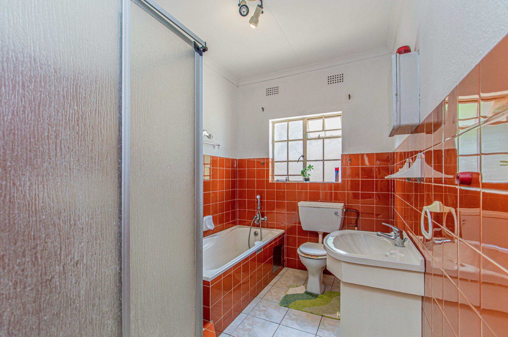 10 Suideroord – Spacious 3 Bedroom Family Home