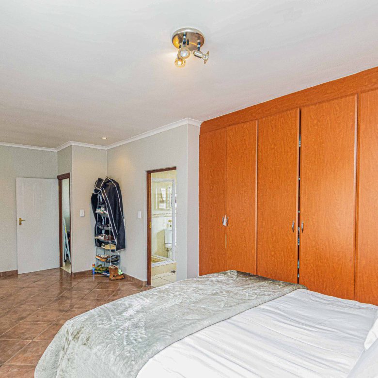 Mulbarton – Magnificent 3 Bedroom Cluster In Secure Estate                                                         