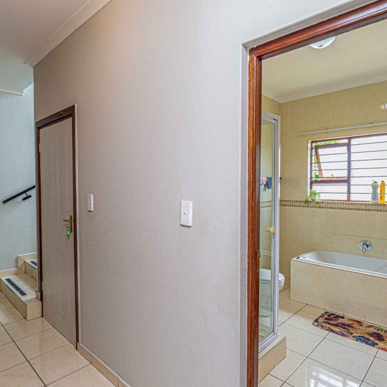 Mulbarton – Magnificent 3 Bedroom Cluster In Secure Estate                                                         