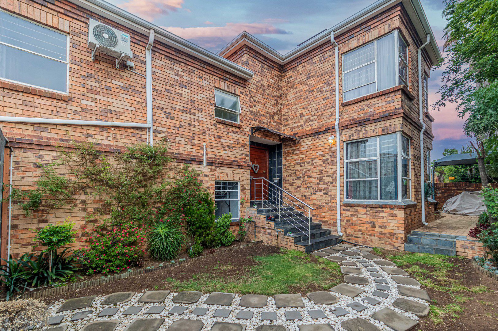 Glenvista – Elegant 3 Bedroom Cluster!