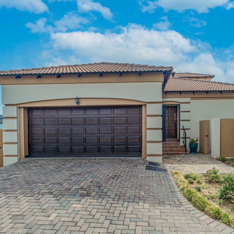 Mulbarton – Magnificent 3 Bedroom Cluster In Secure Estate                                                         