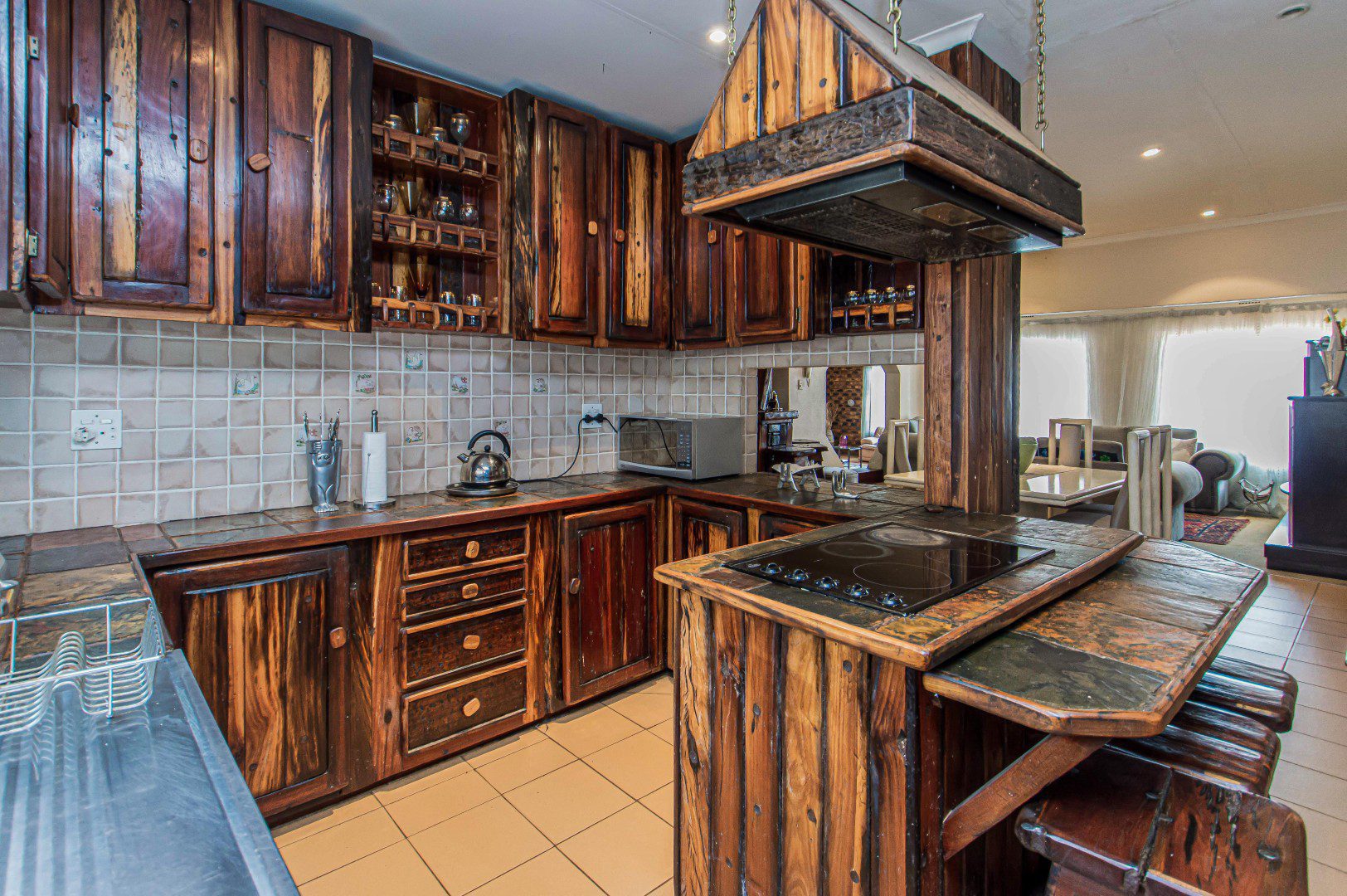 4 Suideroord – Spacious 3 Bedroom Family Home