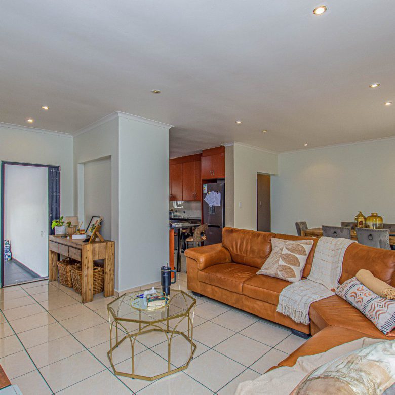 Mulbarton – Magnificent 3 Bedroom Cluster In Secure Estate                                                         