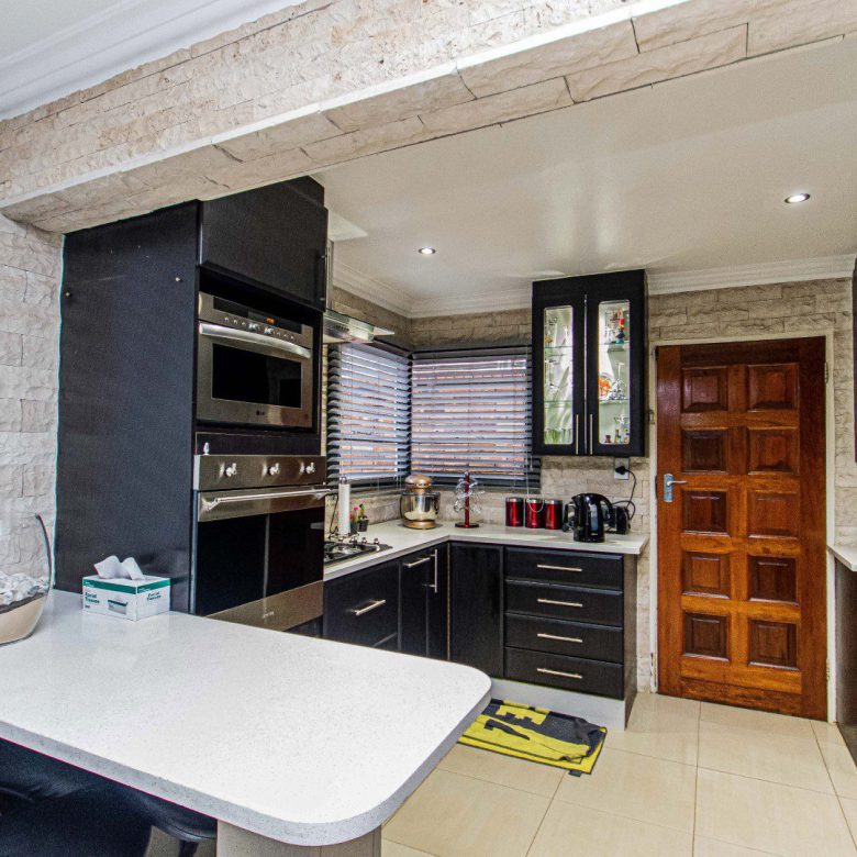Glenvista – Elegant 3 Bedroom Cluster!