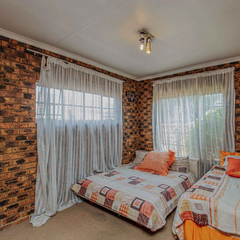 Suideroord – Spacious 3 Bedroom Family Home