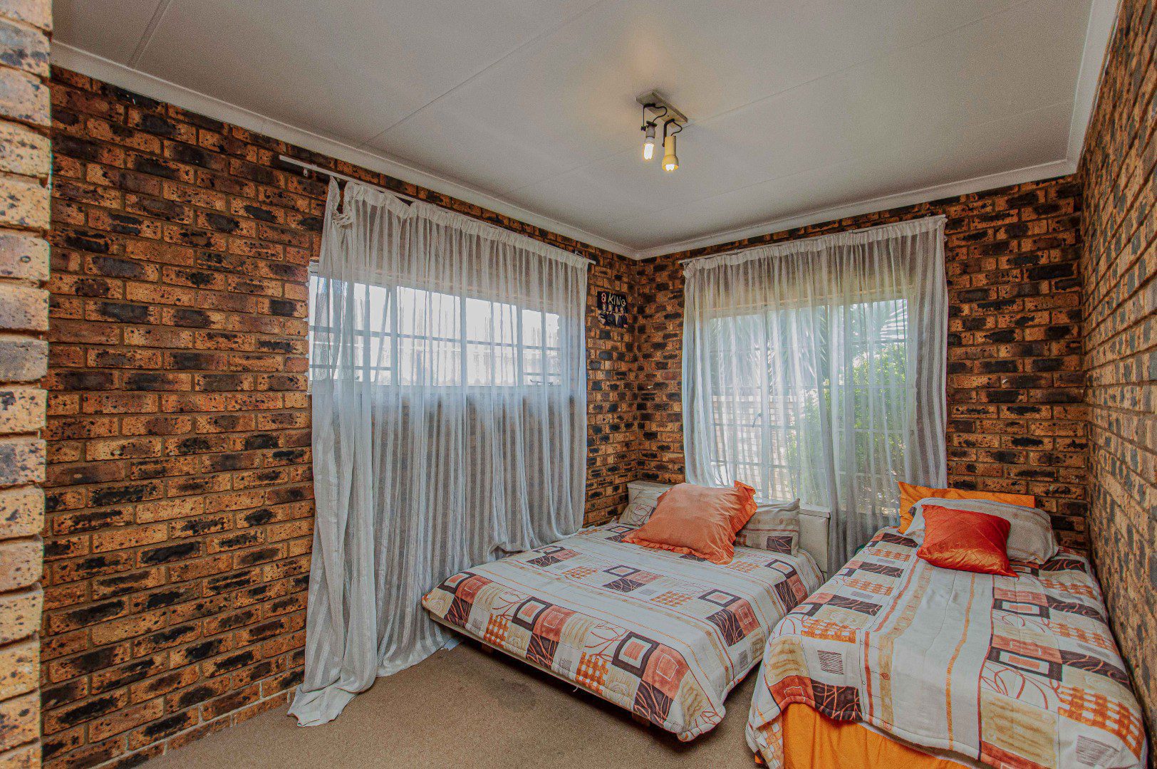 8 Suideroord – Spacious 3 Bedroom Family Home
