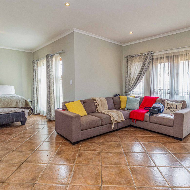 Mulbarton – Magnificent 3 Bedroom Cluster In Secure Estate                                                         