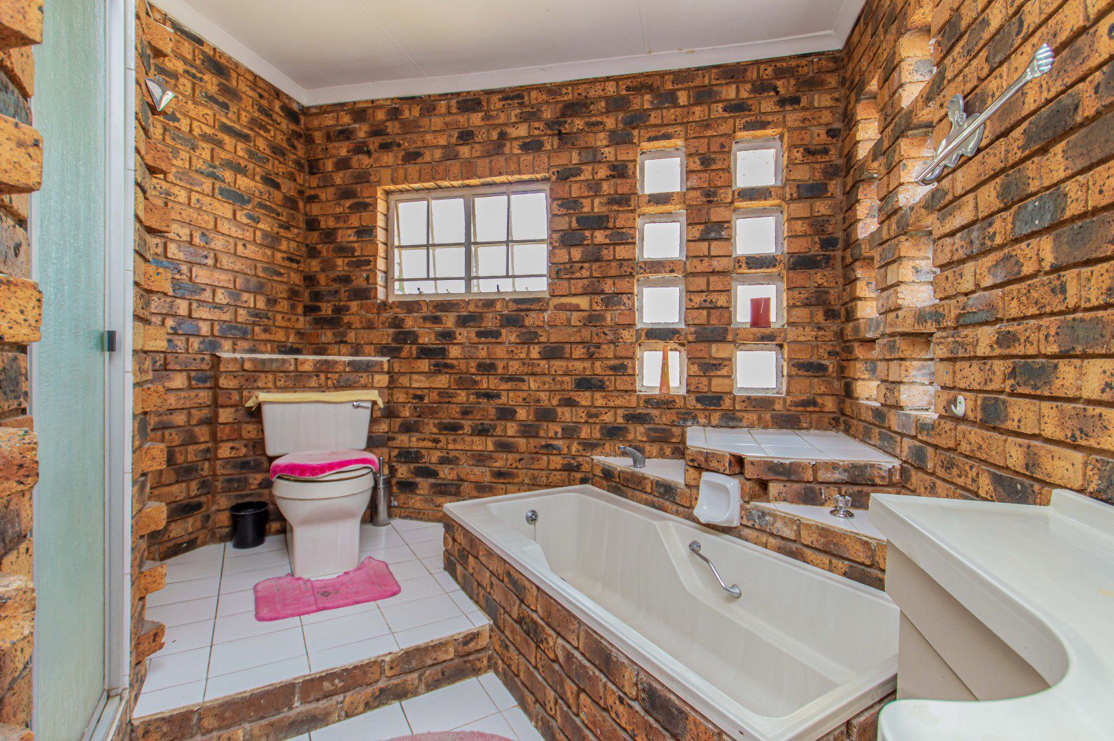 9 Suideroord – Spacious 3 Bedroom Family Home