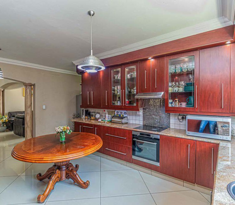 Boksburg – 6 Bedroom Double Storey House