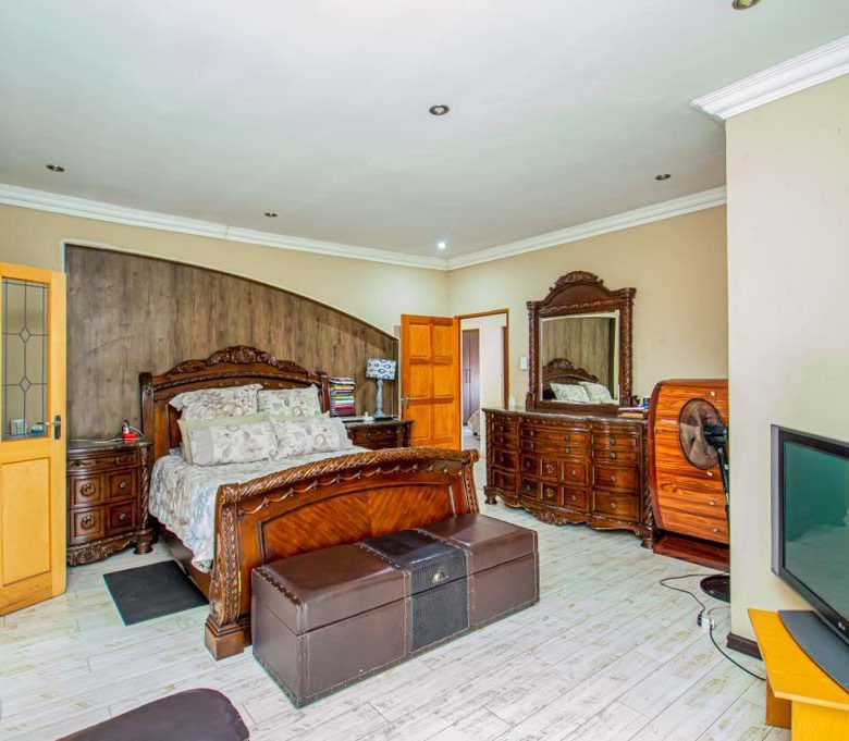 Boksburg – 6 Bedroom Double Storey House