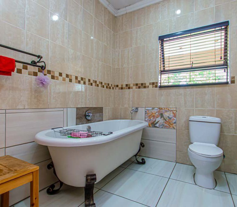 Boksburg – 6 Bedroom Double Storey House