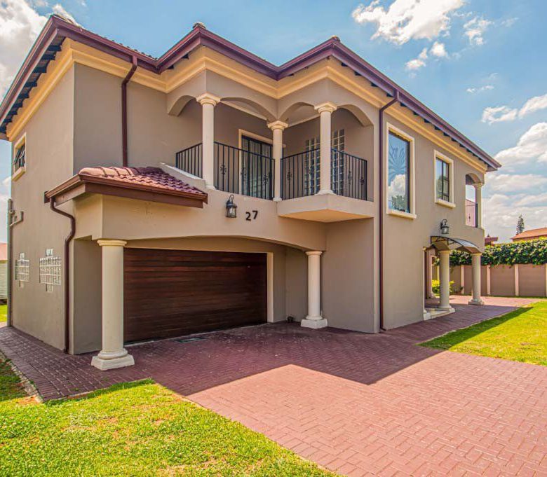 Boksburg – 6 Bedroom Double Storey House