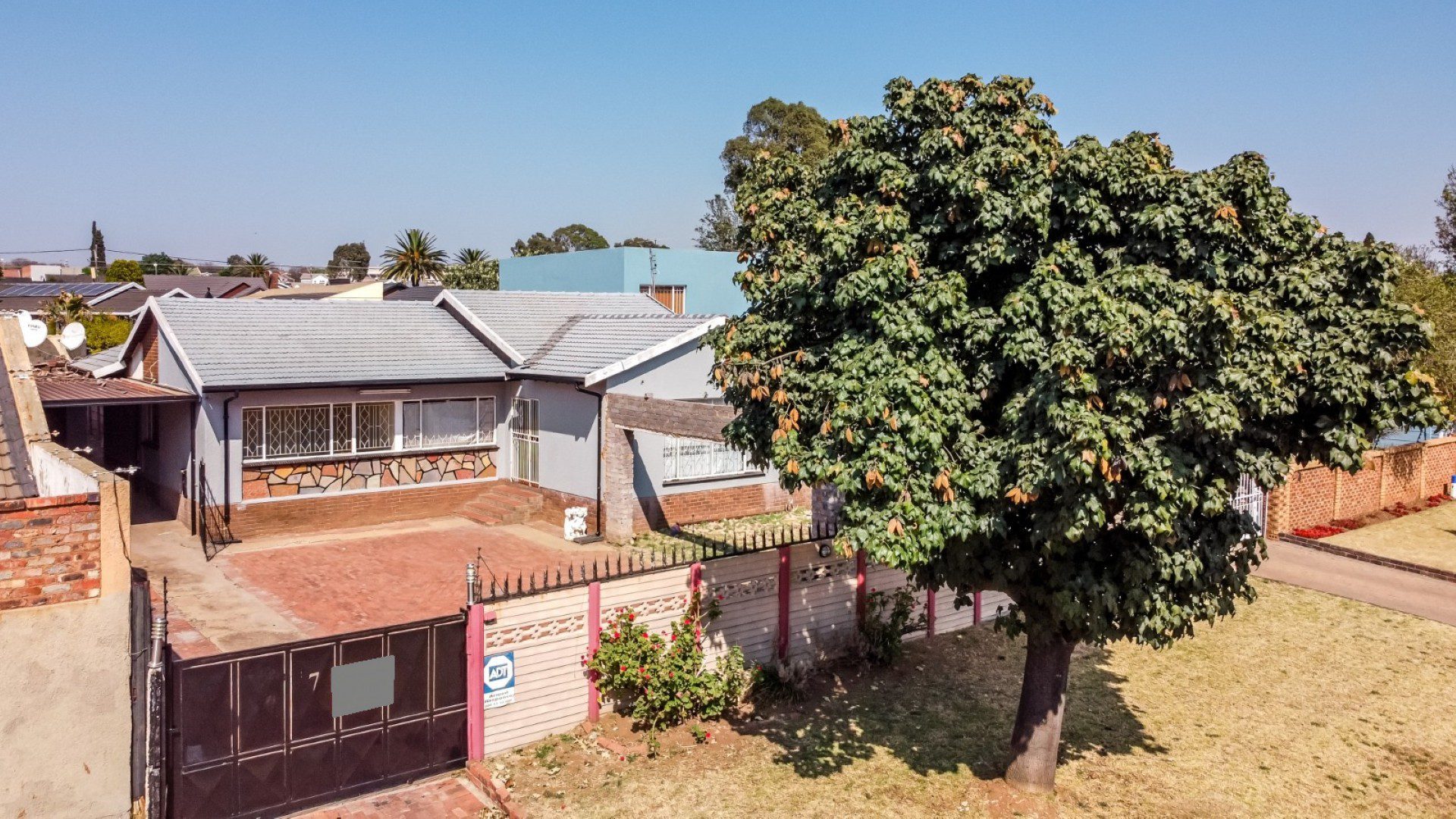 Roseacre | 3 Bed Home with 2 Flatlets
