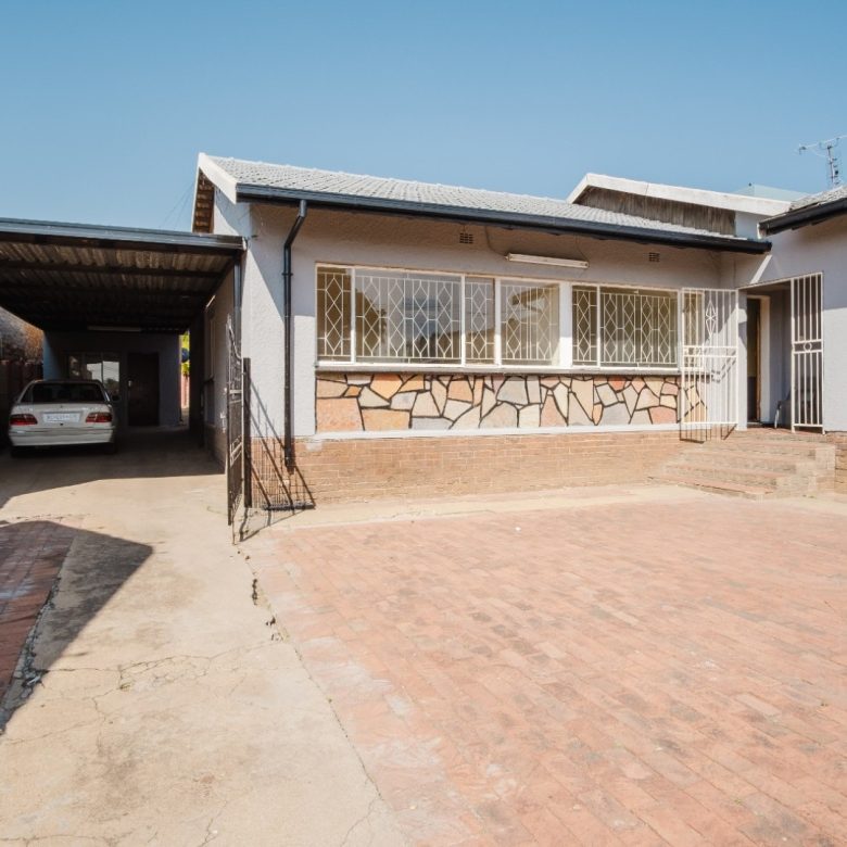 Roseacre | 3 Bed Home with 2 Flatlets