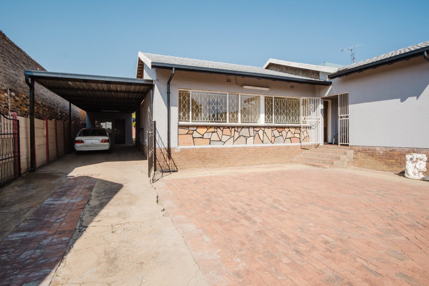 Roseacre | 3 Bed Home with 2 Flatlets