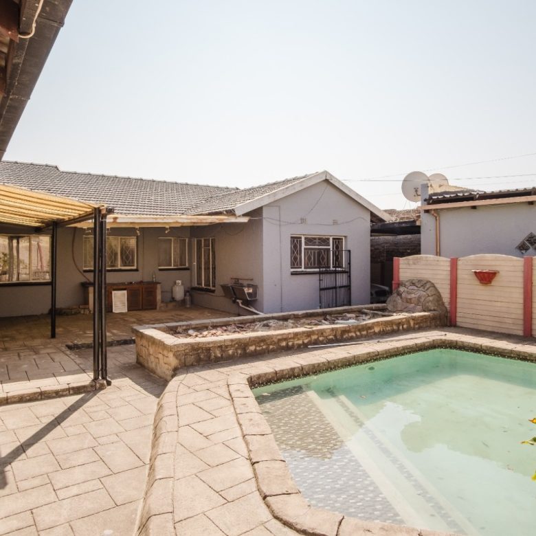 Roseacre | 3 Bed Home with 2 Flatlets