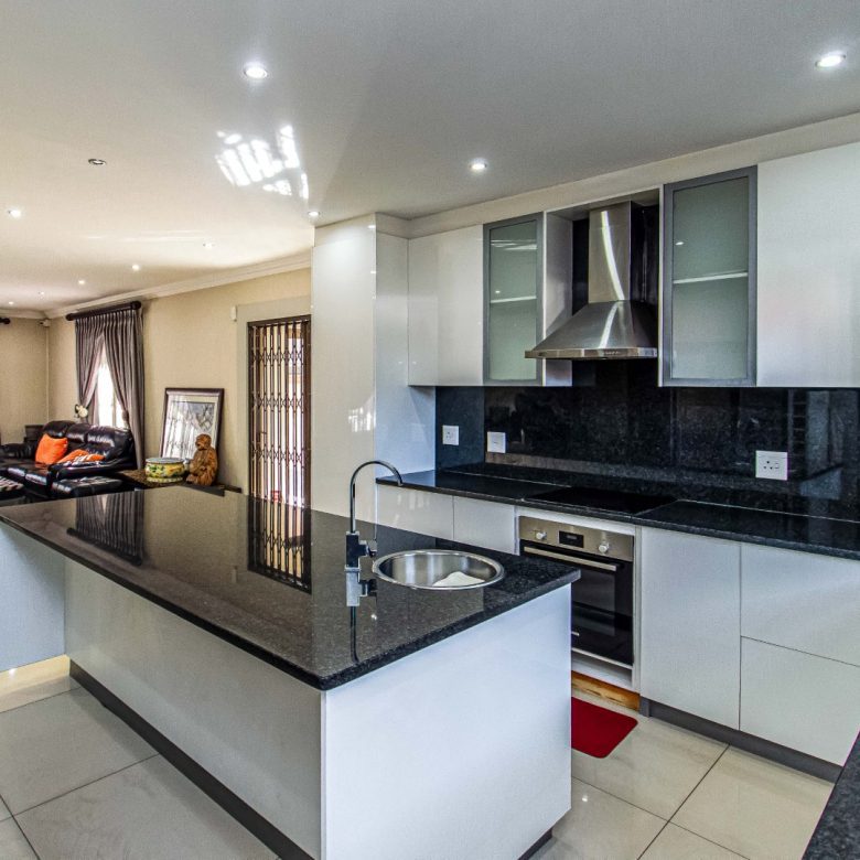 Bedfordview | Luxury 5 Bedroom Cluster in Secure Estate