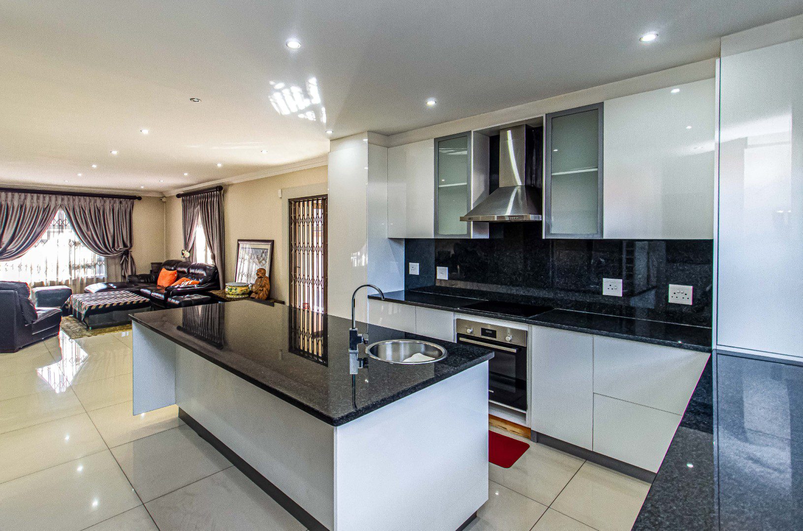 Bedfordview | Luxury 5 Bedroom Cluster in Secure Estate