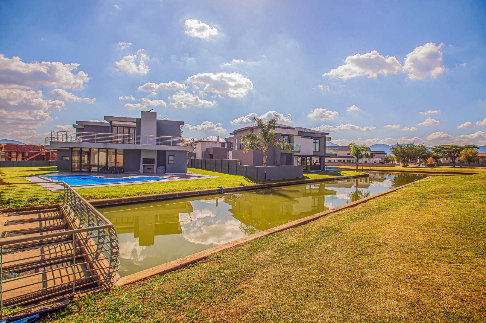 Hartbeespoort | Architectural 5 Bed Waterfront Masterpiece