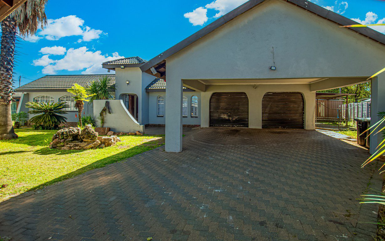 Ferryvale, Nigel | Charming 4 Bedroom Family Home + 2 Flatlets