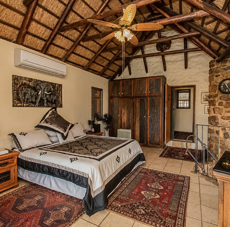 Kosmos | Iconic 3 Bedroom Waterfront Home