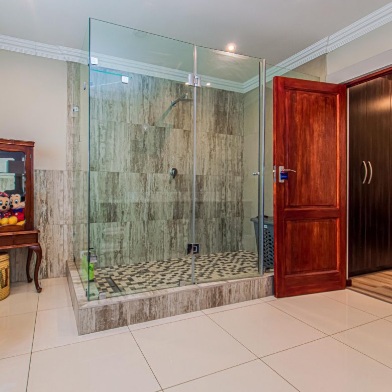 Bedfordview | Luxury 5 Bedroom Cluster in Secure Estate