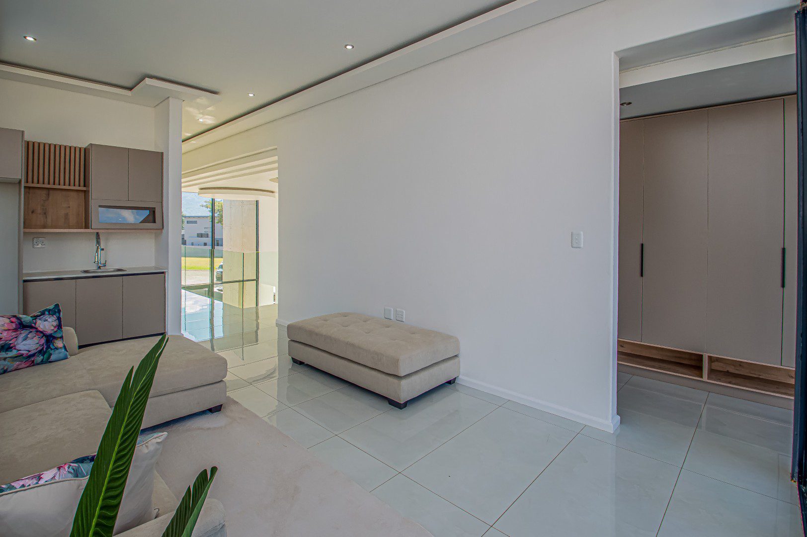 Hartbeespoort | Architectural 5 Bed Waterfront Masterpiece