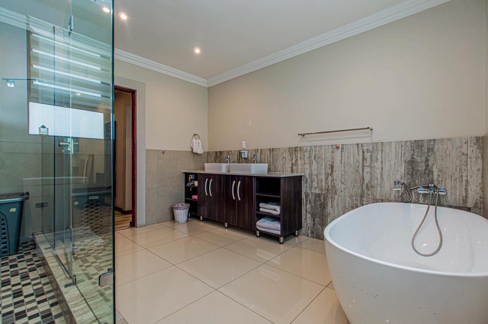 Bedfordview | Luxury 5 Bedroom Cluster in Secure Estate