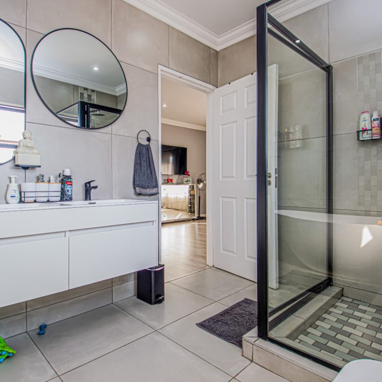New Redruth | Fully Let 4 Cluster Complex