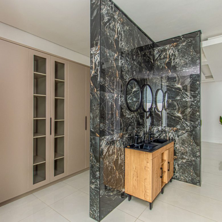 Hartbeespoort | Architectural 5 Bed Waterfront Masterpiece
