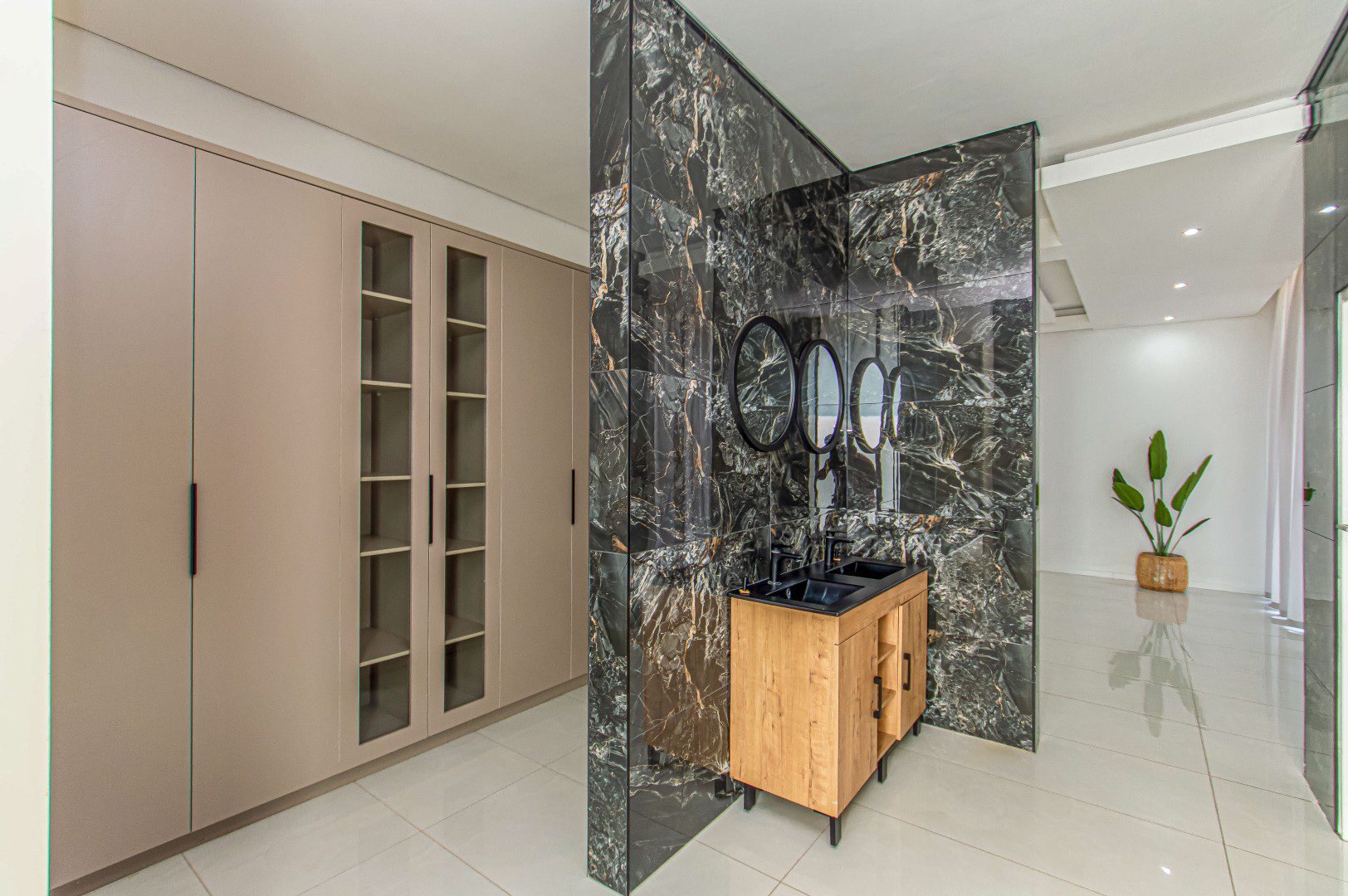 Hartbeespoort | Architectural 5 Bed Waterfront Masterpiece