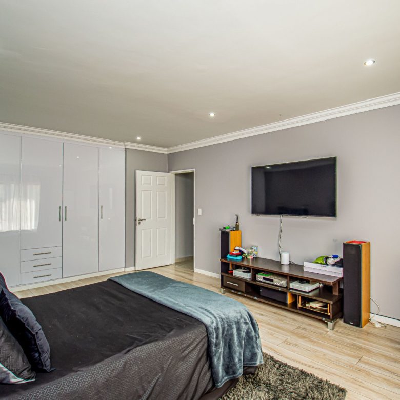 New Redruth | Fully Let 4 Cluster Complex