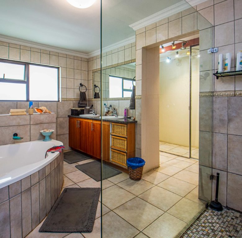 Caribbean Beach Club Estate | Elevated 3 Bedroom Family Home