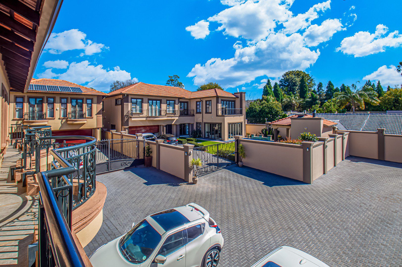 Bedfordview | Luxury 5 Bedroom Cluster in Secure Estate