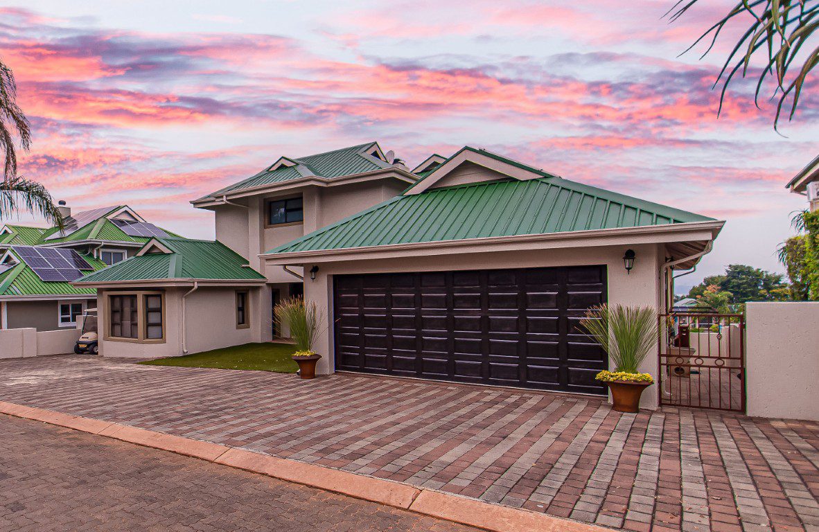Caribbean Beach Club Estate | Elevated 3 Bedroom Family Home